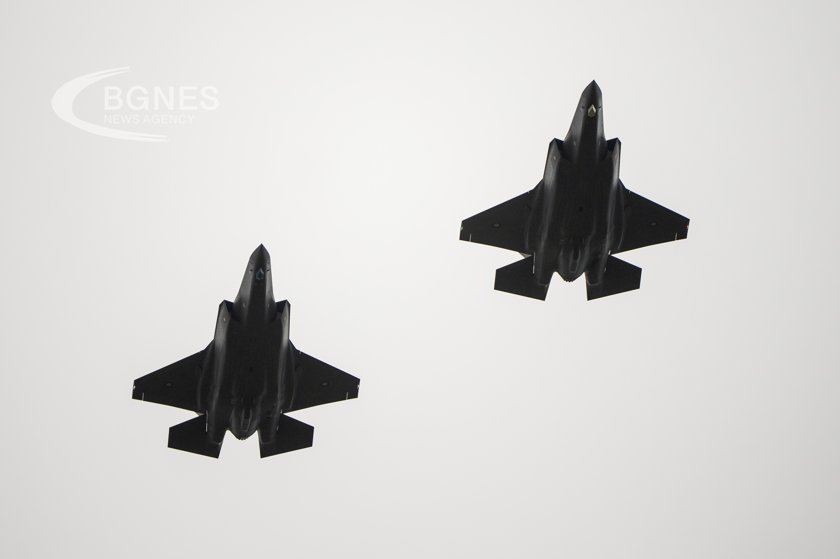US fighter jets hit an Iranian target in eastern Syria