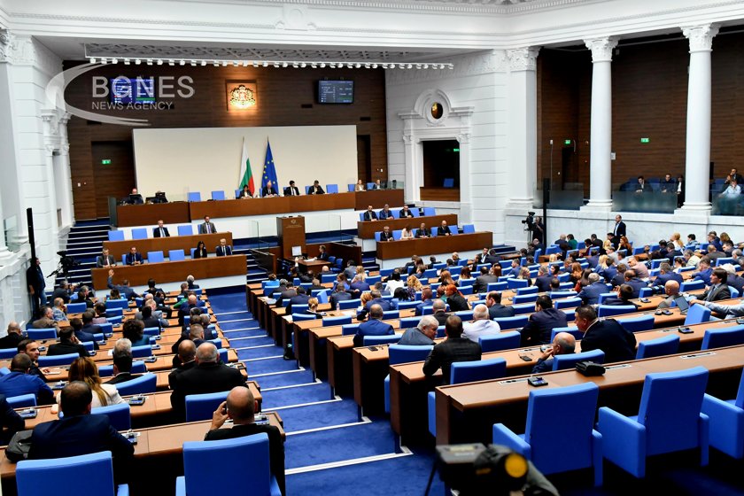 MPs discuss the vote of no confidence in the "Denkov" cabinet