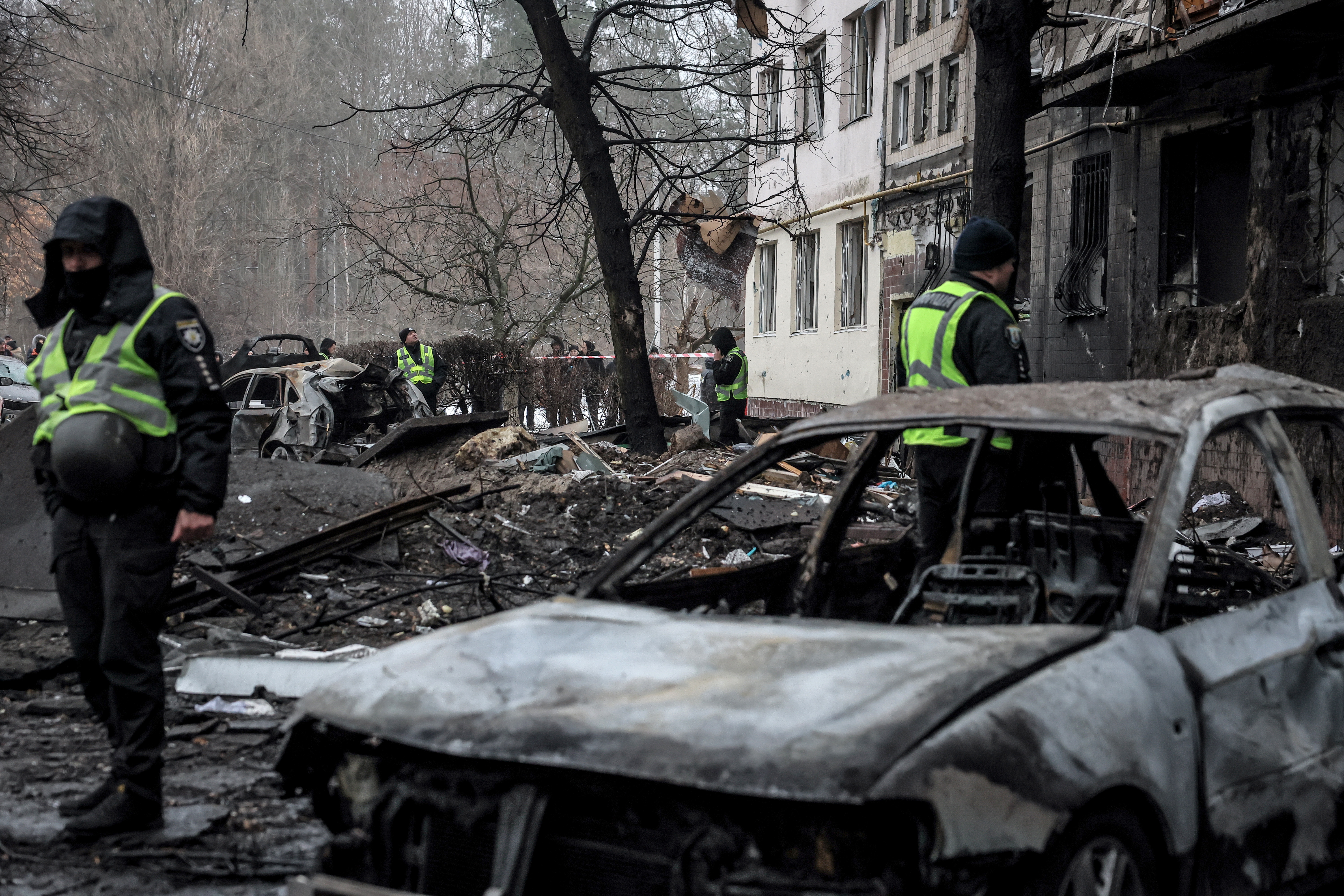 Missile debris injure 53 in the Ukrainian capital, az Kyiv responds with drones to Moscow hours before Putin's press conference
