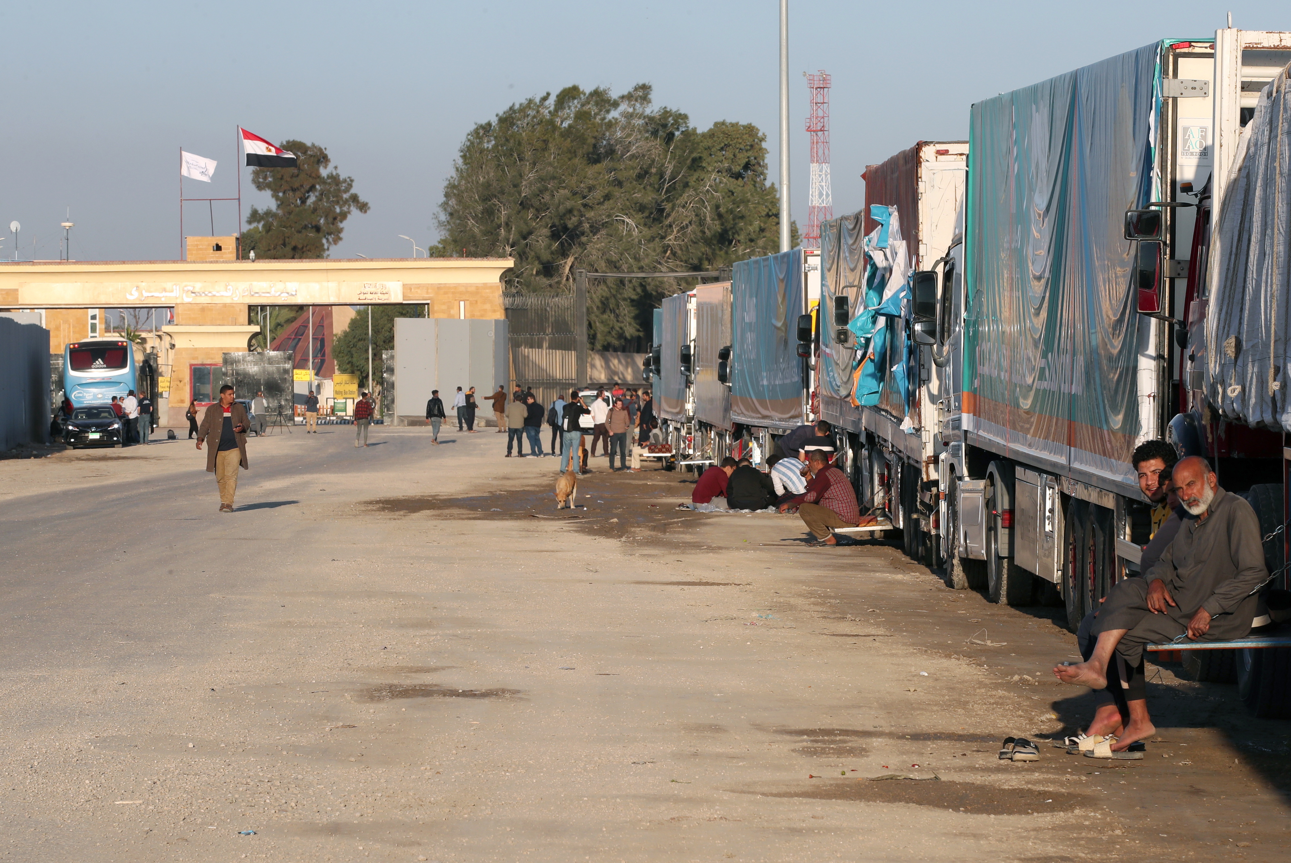 Israel allows humanitarian aid to enter Gaza temporarily