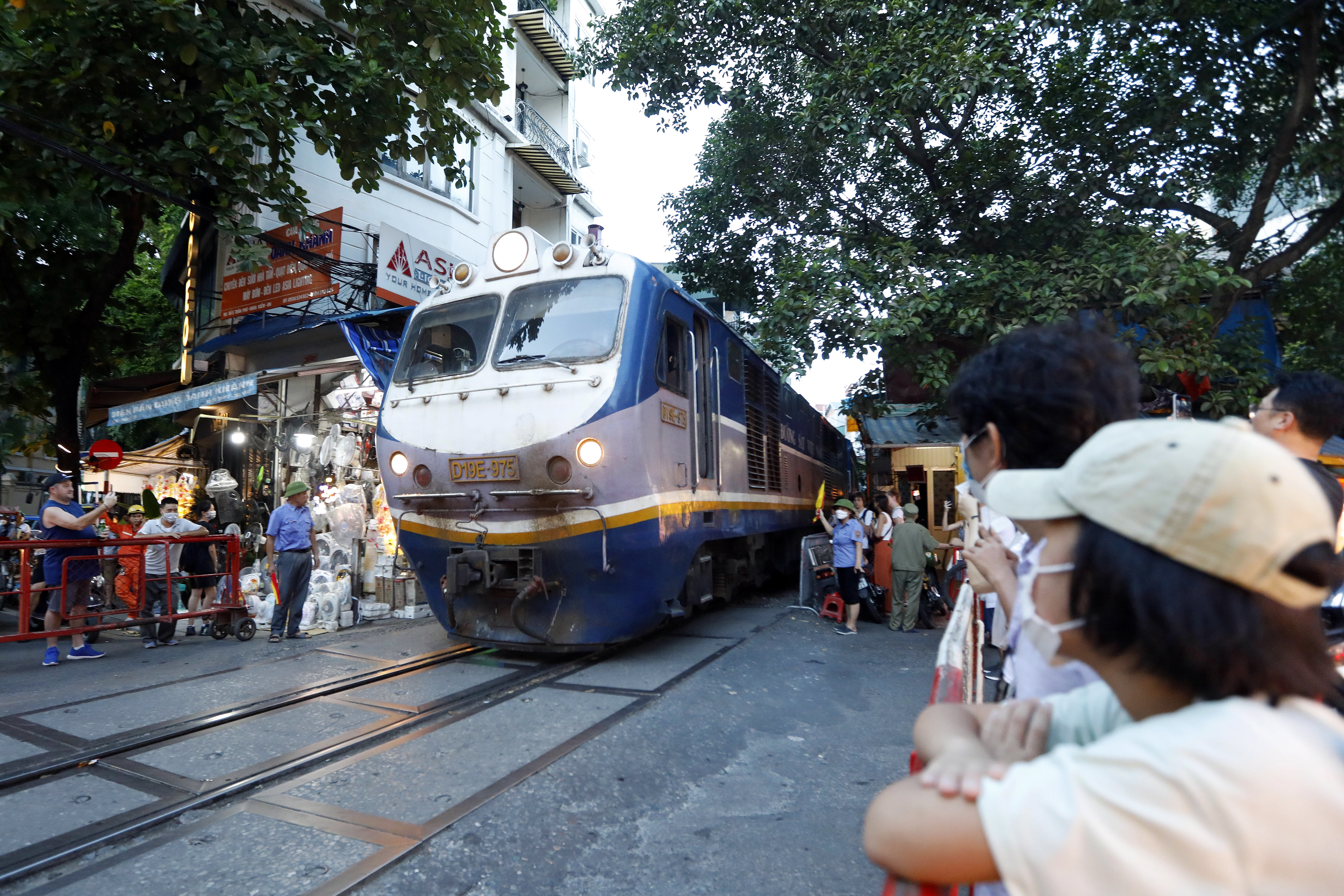 Train street: the unique attraction of Hanoi