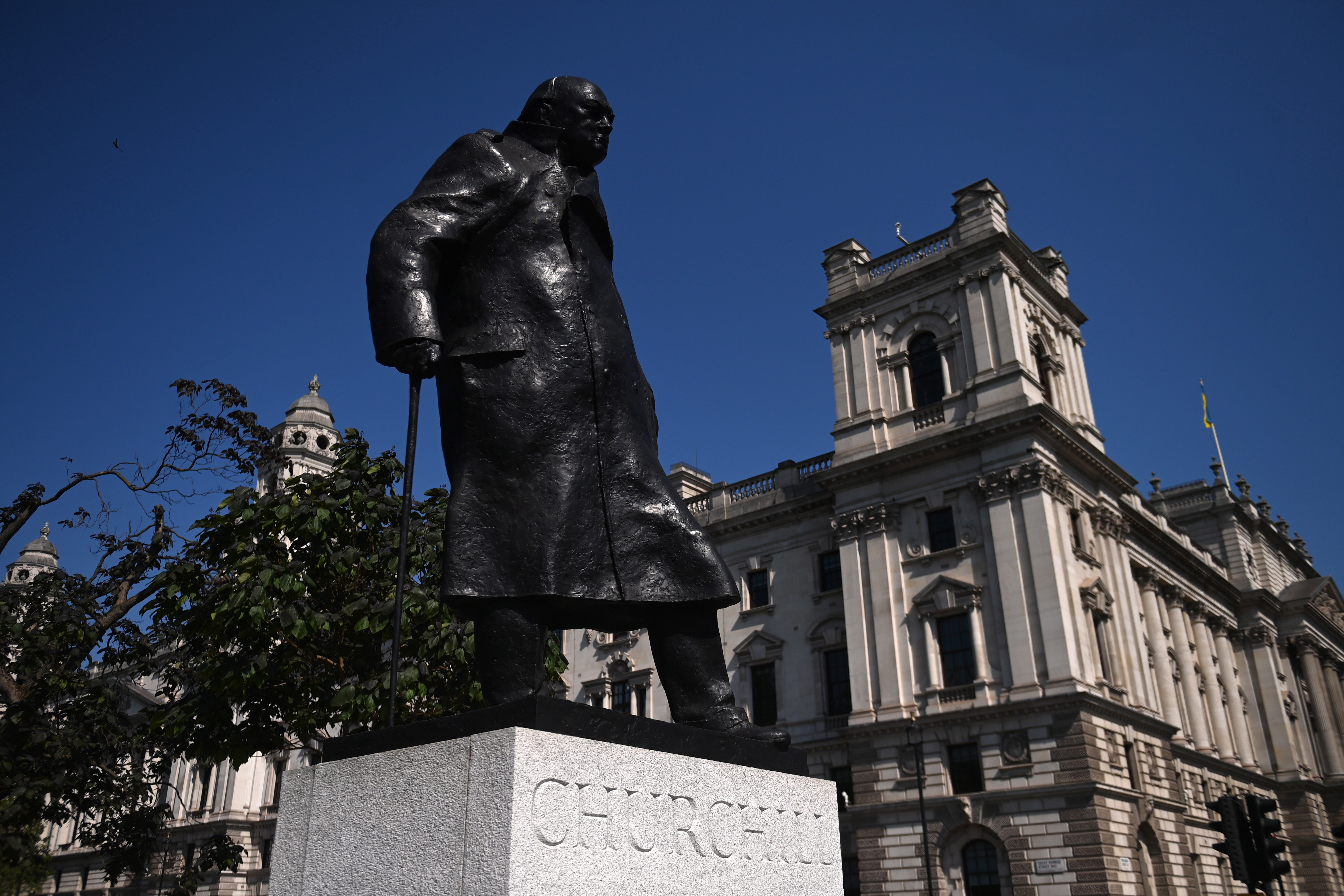 Churchill's dentures can be sold for $10,000