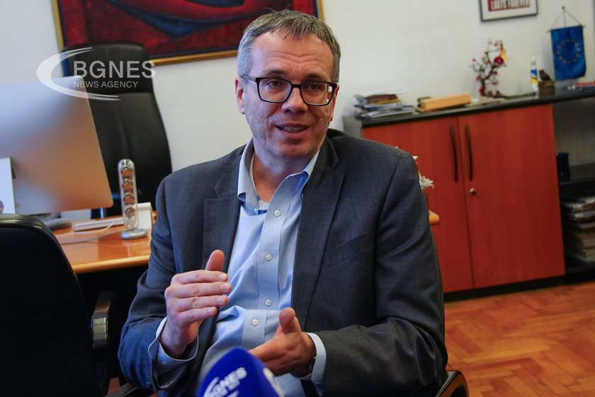 It is a practice for "Lukoil" not to pay, Bulgaria must assess the threat from a Russian company on its territory, says a Bulgarian economist