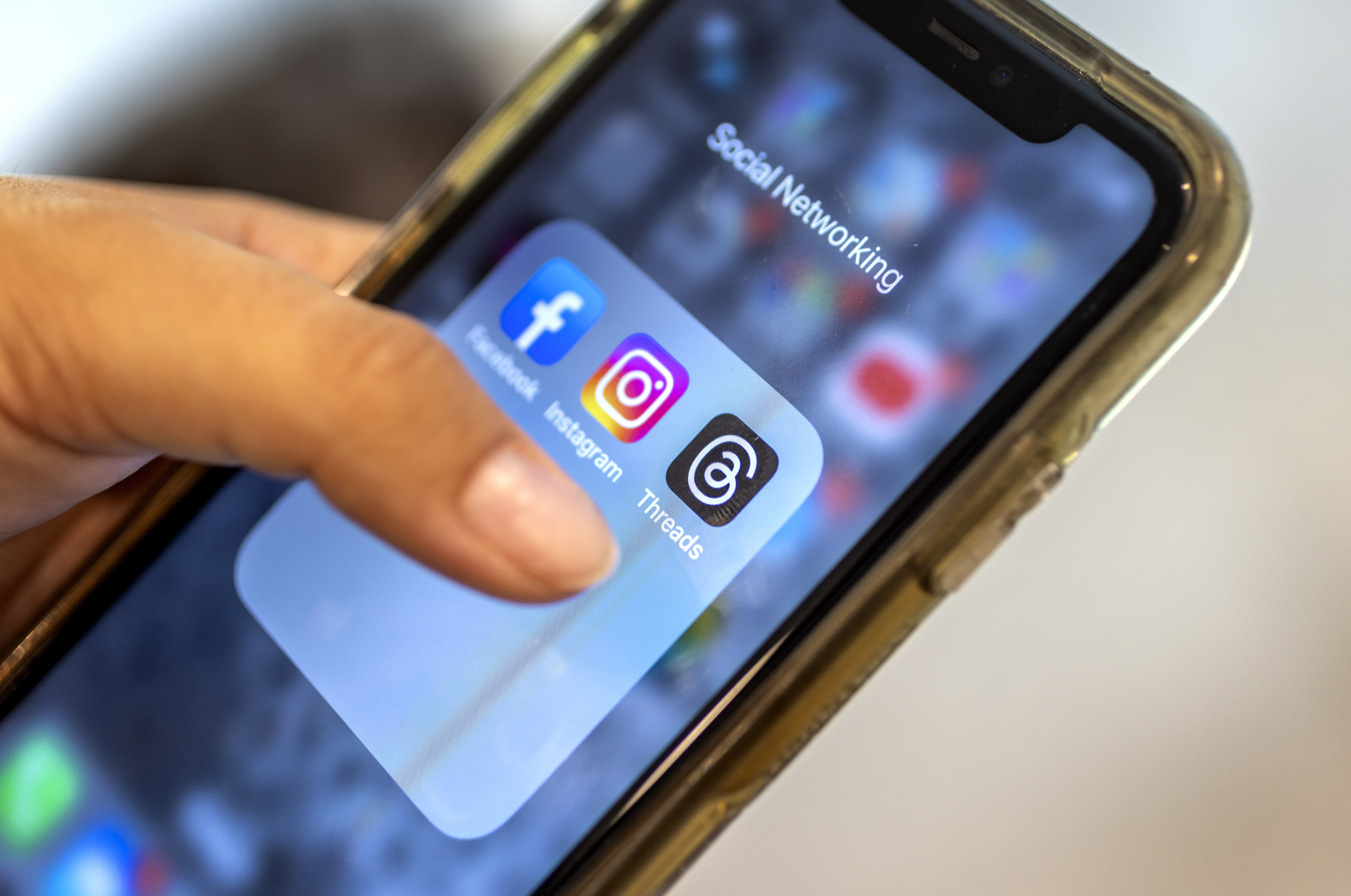 Facebook and Instagram crashed, users worldwide without access