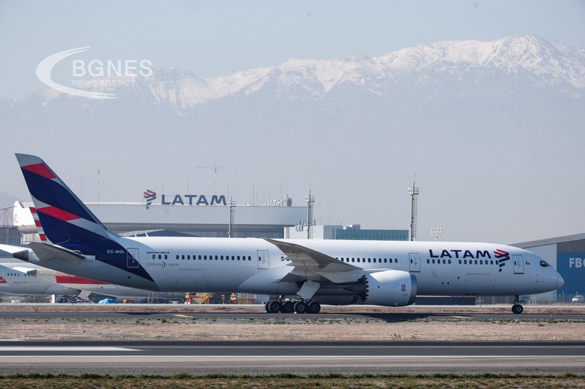 13 passengers hospitalized after turbulence on flight to Auckland