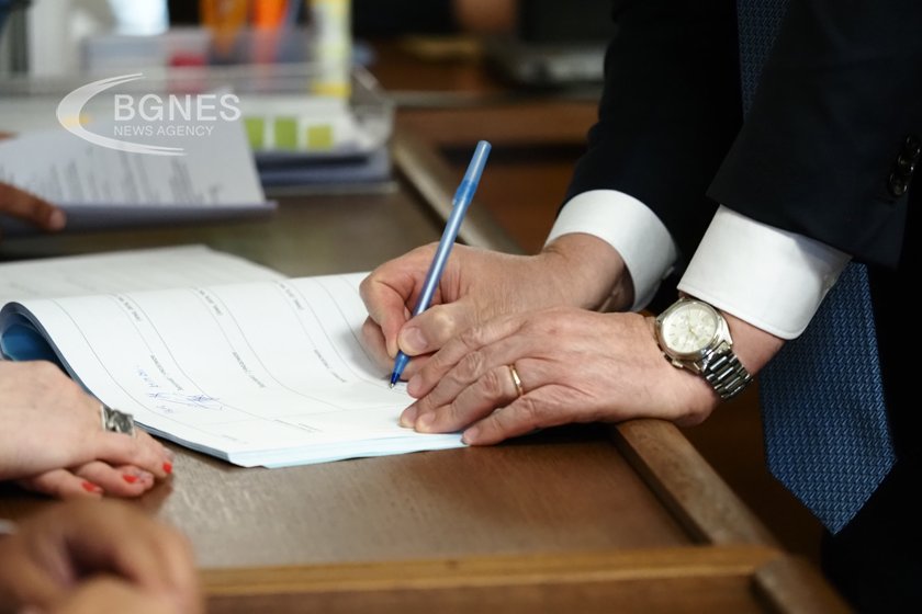 End of party registration for the June 9 elections