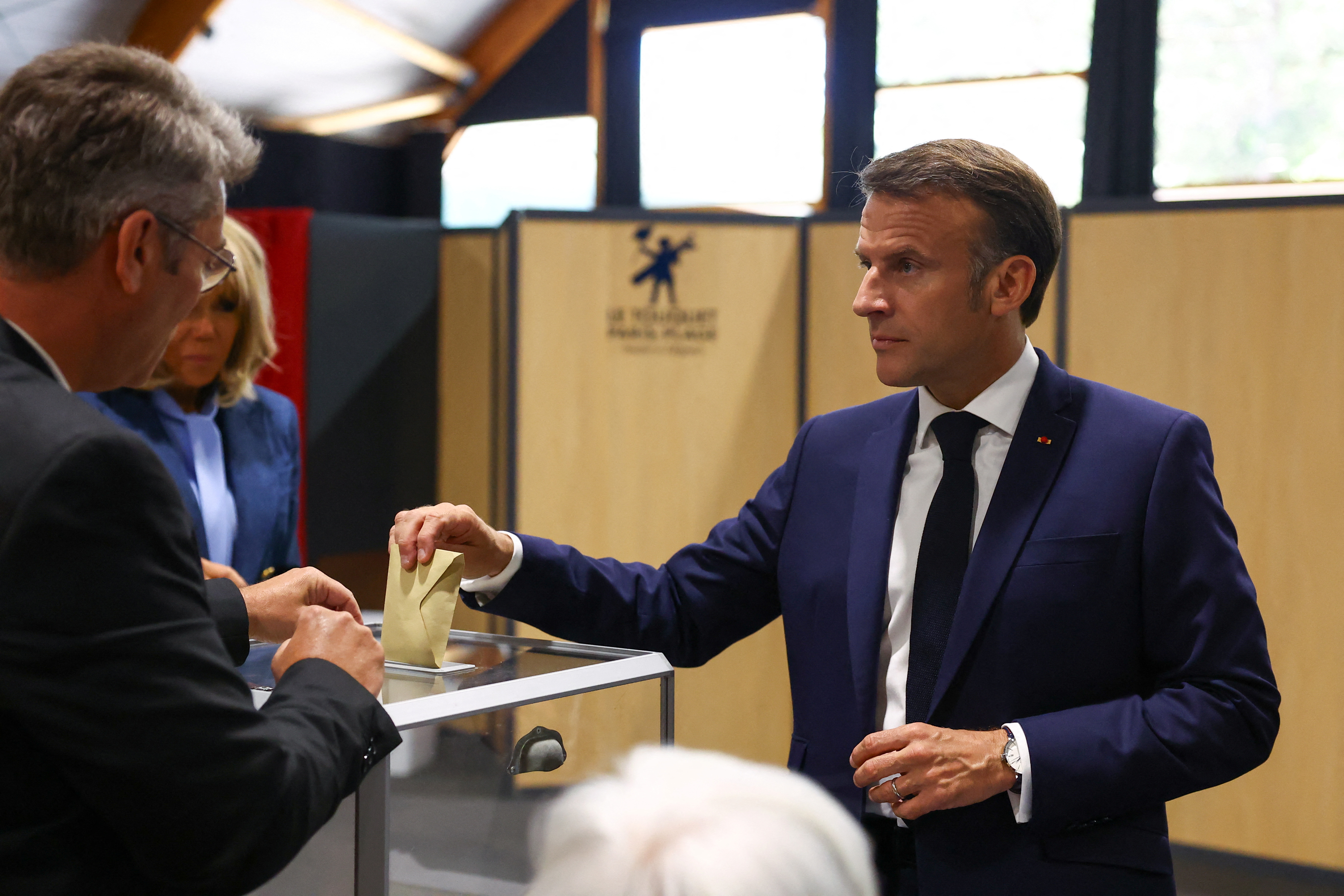 Macron announces early elections