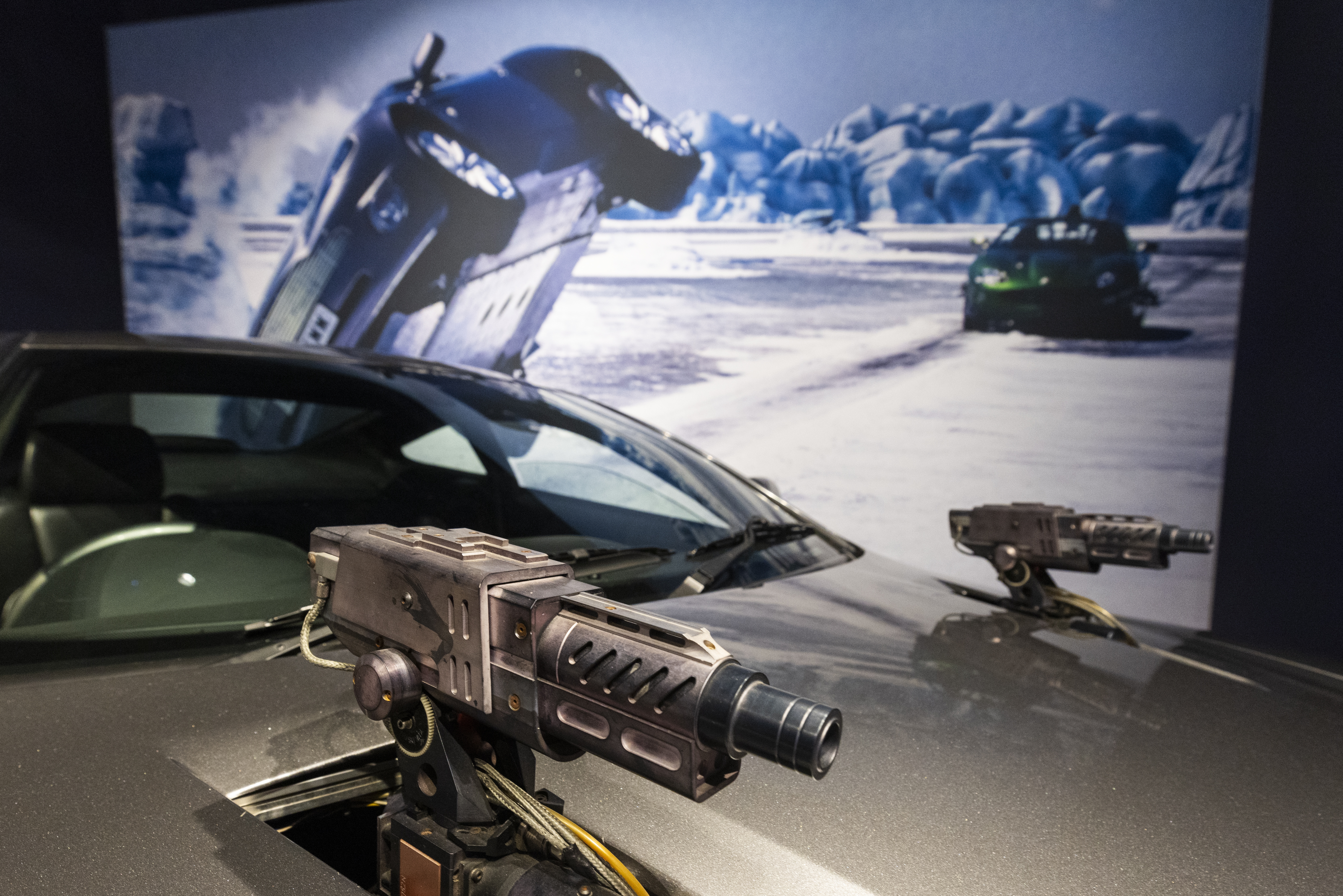007 producers to receive honorary Oscars