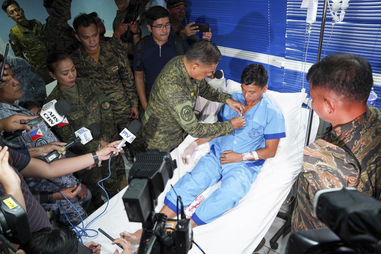 Manila: Beijing used bladed weapons in South China Sea clash