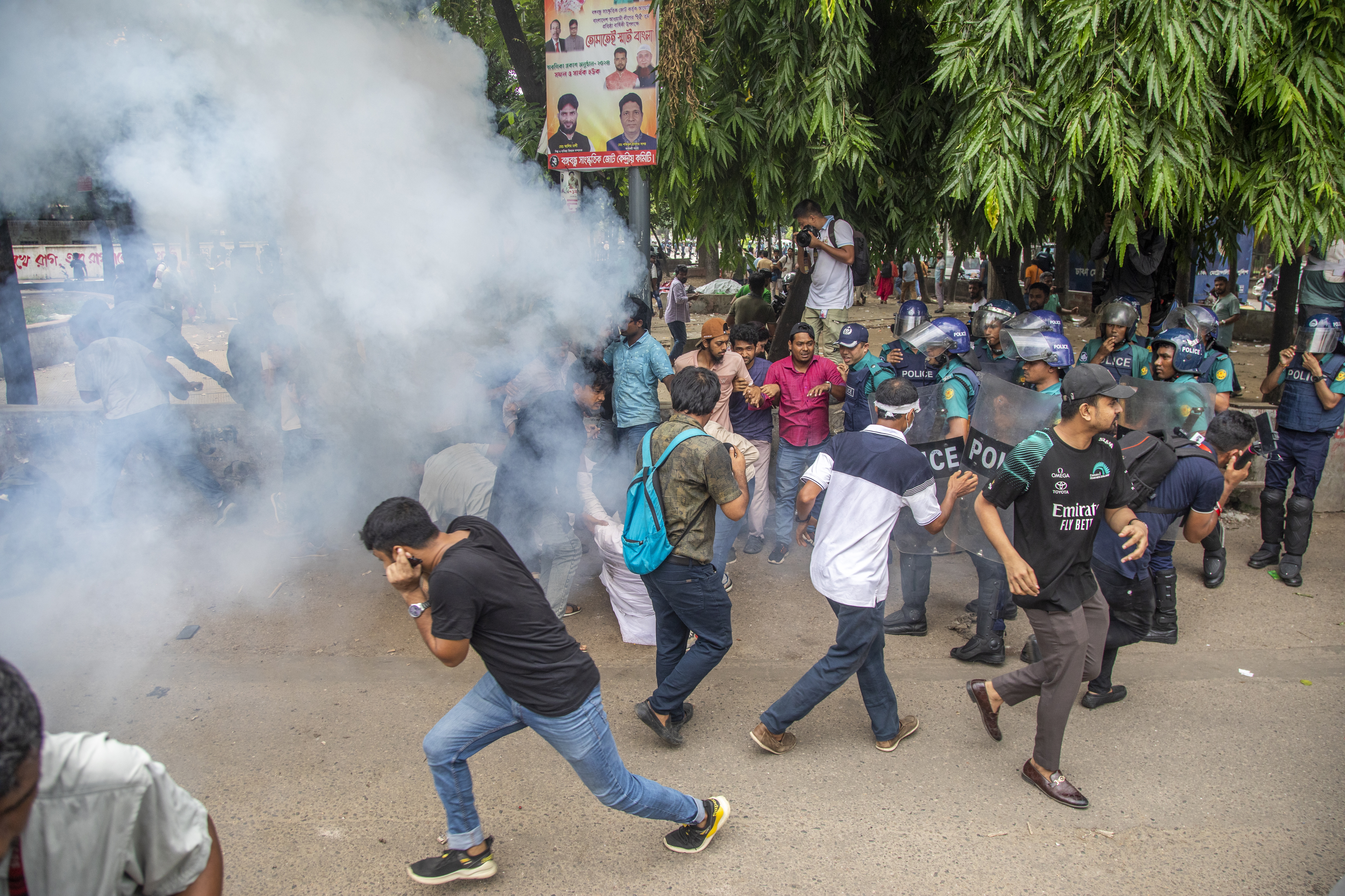 32 killed after clashes between police and demonstrators in Bangladesh