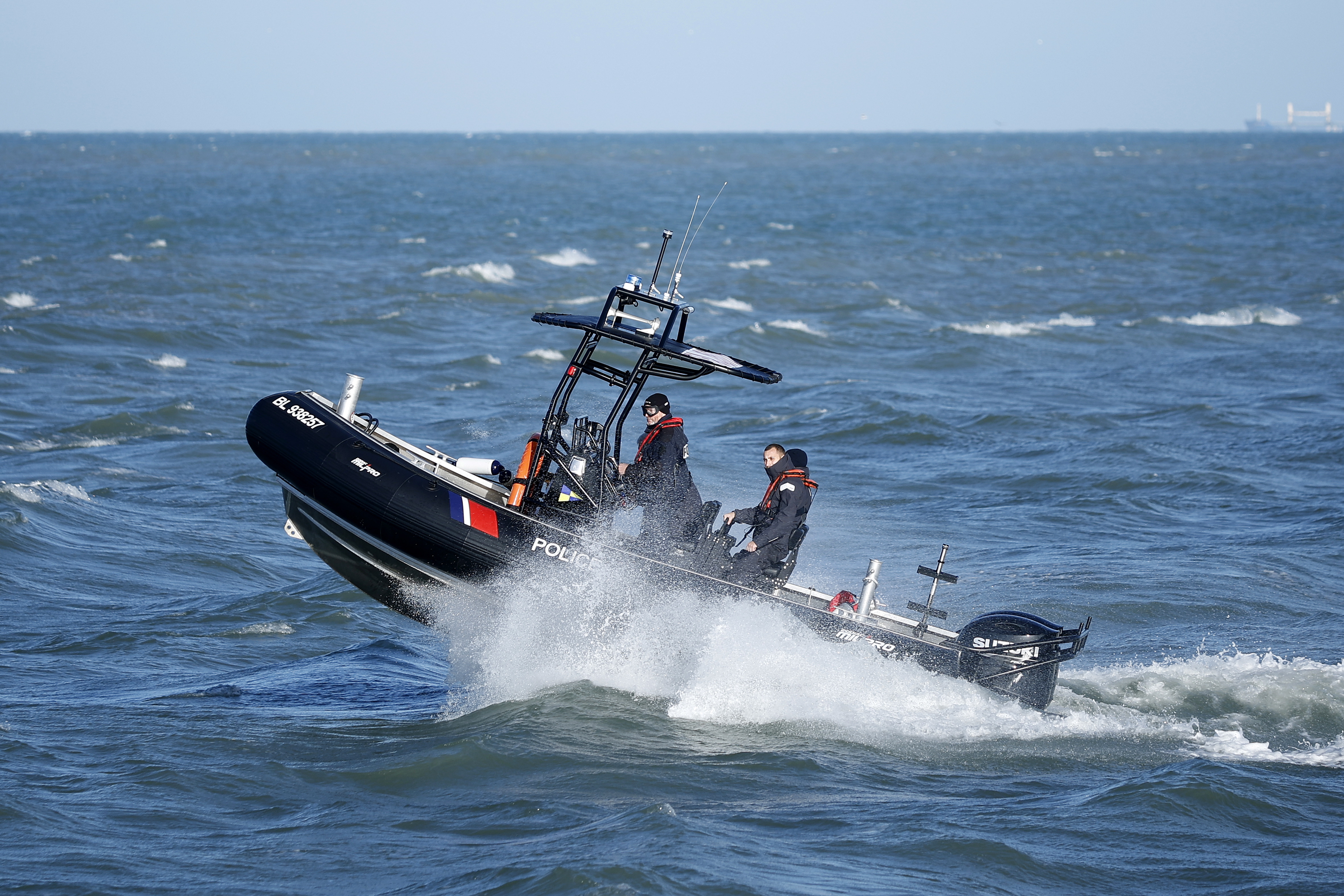 Nearly 1,000 migrants crossed the English Channel in one day