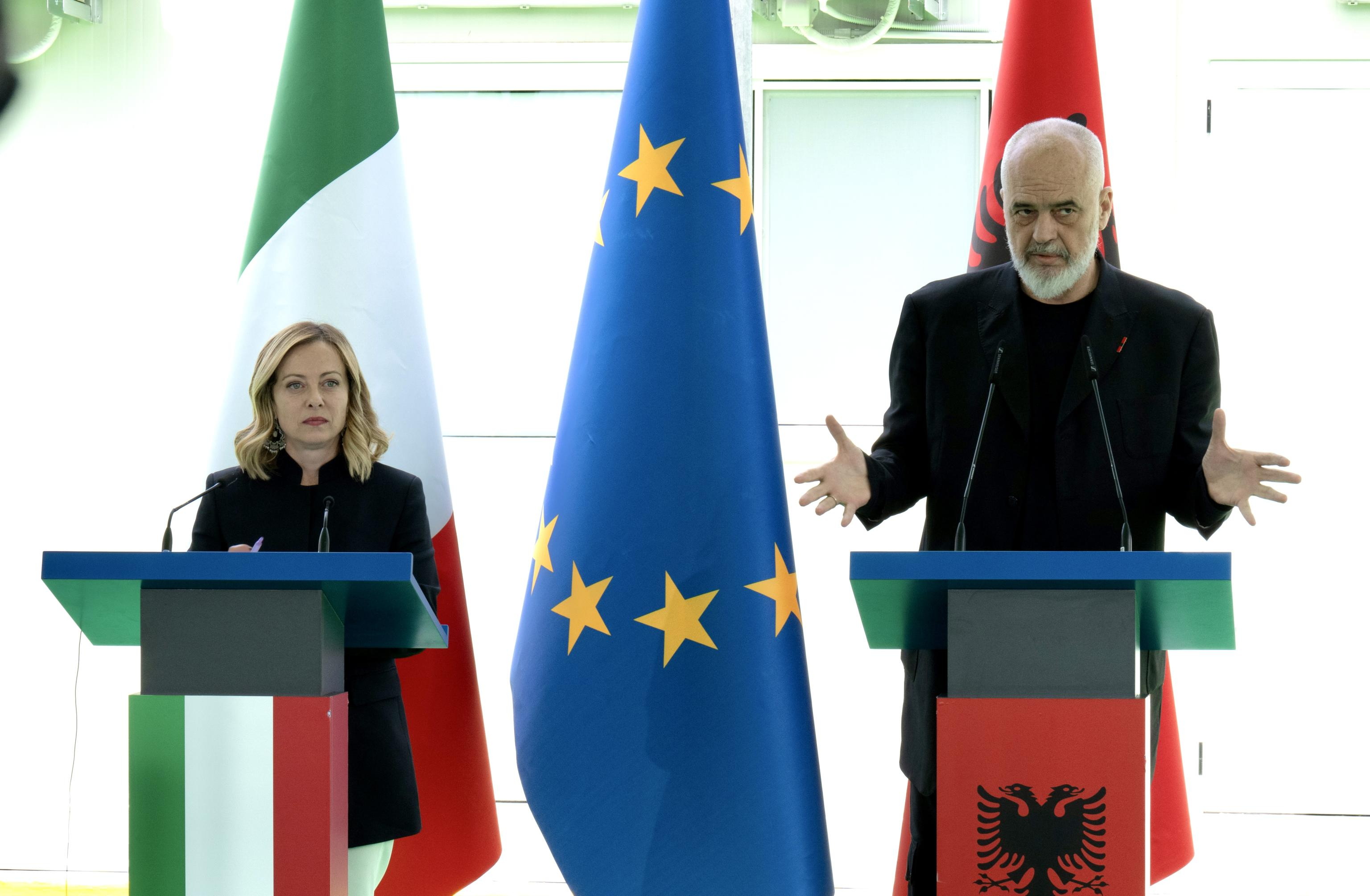 The Netherlands is interested in the model of Italy and Albania for dealing with migration