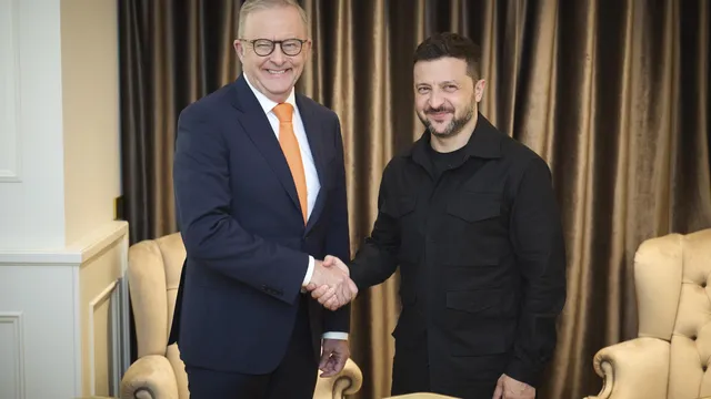 Zelensky and Australian PM Albanese discuss new sanctions against Russia
