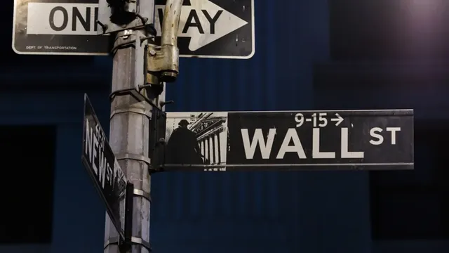 S&P 500 declines after six consecutive positive sessions