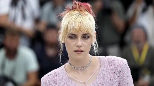 Kristen Stewart: Being a woman is a turbulent experience