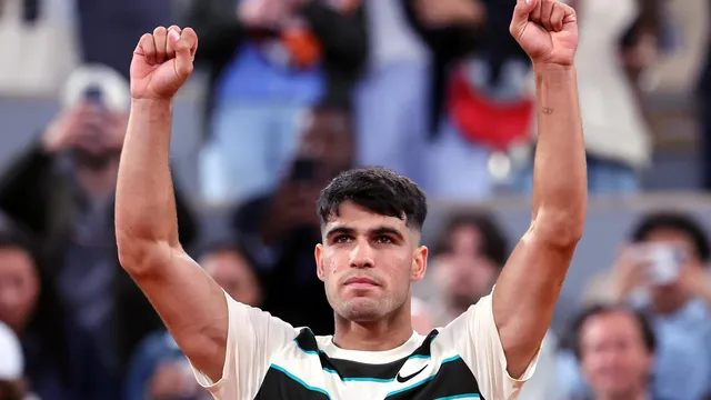 Alcaraz loses first set at Roland Garros, Borges shocks Ruud