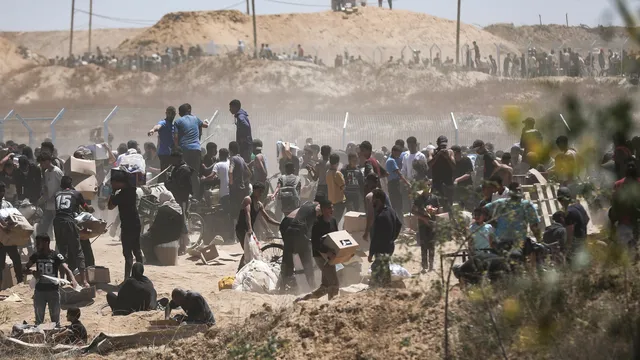 Israel declares roads leading to Gaza aid centres combat zones