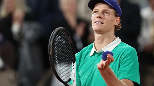 Sinner defeats Djokovic and qualifies for the Roland Garros final