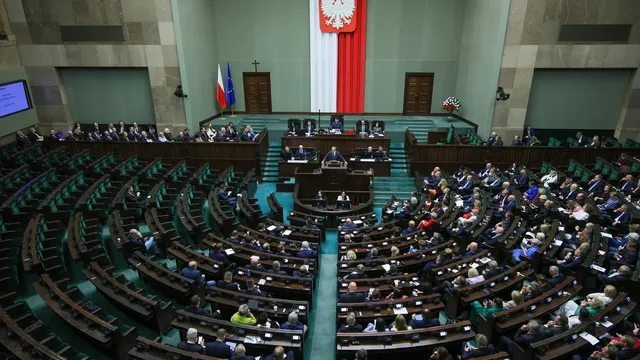 Tusk's government survives confidence vote in Poland