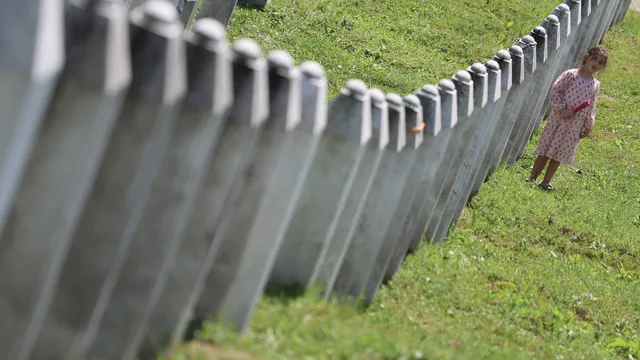 Vienna erects a monument for the victims of the Srebrenica genocide