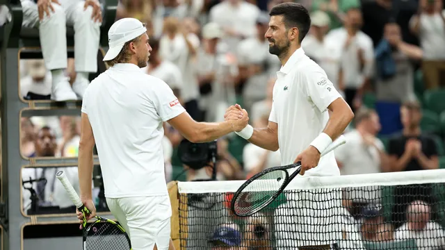 Djokovic starts strong at Wimbledon