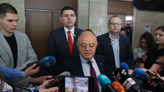 Bulgarian party Revival submits no confidence vote in parliament