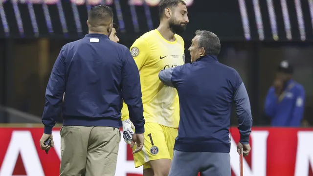 Donnarumma left alone in front of the world, Courtois defends him against Neuer