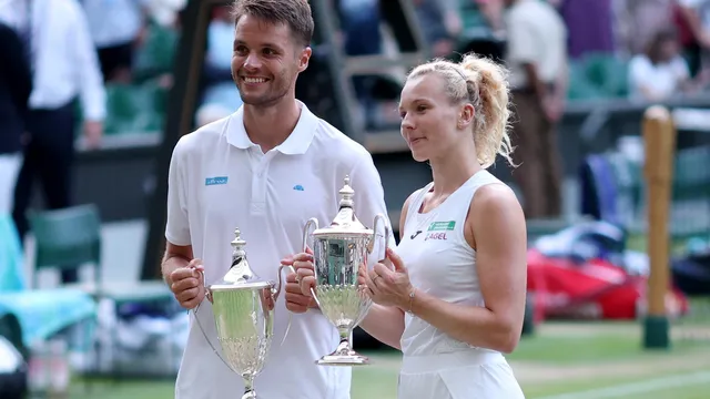 Siniakova and Verbeek lift mixed doubles titles in London