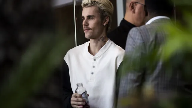 Justin Bieber releases “Swag”, his seventh studio album