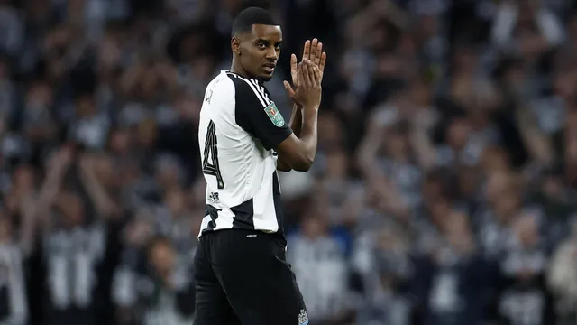 Newcastle reject Liverpool's first official bid for Isak