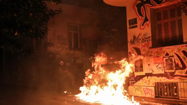 Two Romanians injured after hand grenade explosion in Athens
