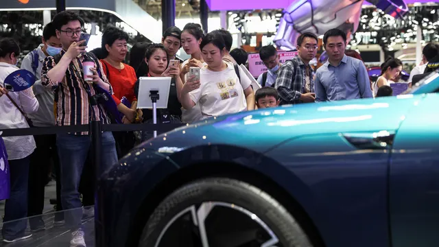 Baidu’s Revenue Falls Despite Profit Surge and AI Investments