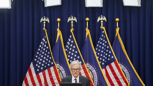 Wall Street Wavers Ahead of Powell’s Speech and Fed Minutes Release