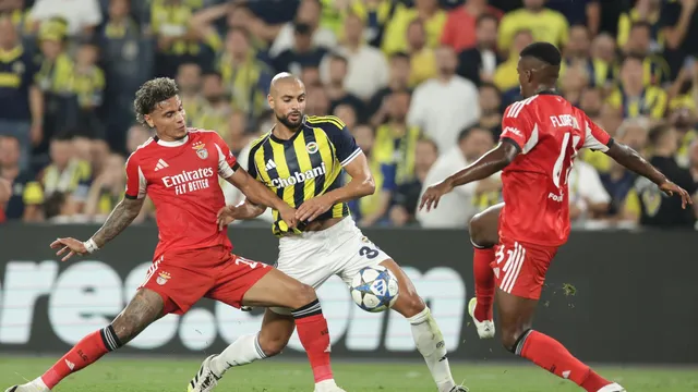 10-men Benfica held off Fenerbahce in Istanbul
