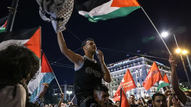 Thousands in Athens Rally for Palestine Against Israeli Offensive