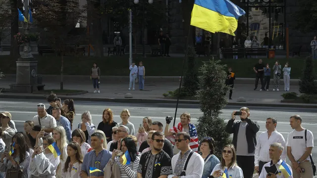 Ukraine eases travel ban for men aged 18-22