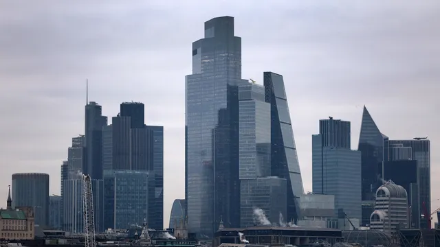 European Markets Under Pressure as Pound and British Banks Slump