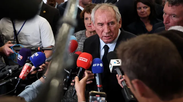 François Bayrou, or the saga of the mediocre man who thinks he is a savior