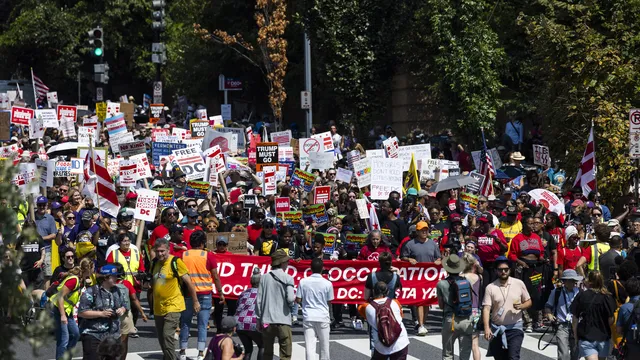 Thousands Protest in U.S. Capital Against Federal Police Control
