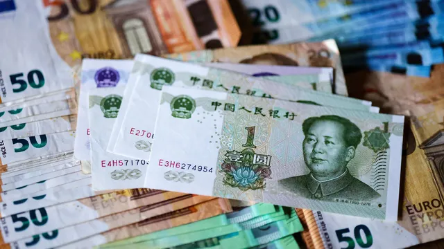 The Yuan Gains Global Influence Amid a Weakening Dollar