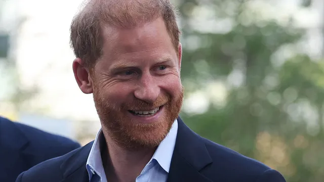Prince Harry makes surprise visit to Ukraine