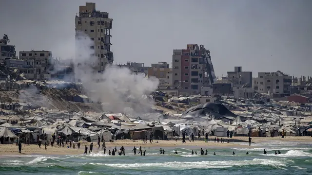 Israel Drops Leaflets Calling Gazans to Evacuate