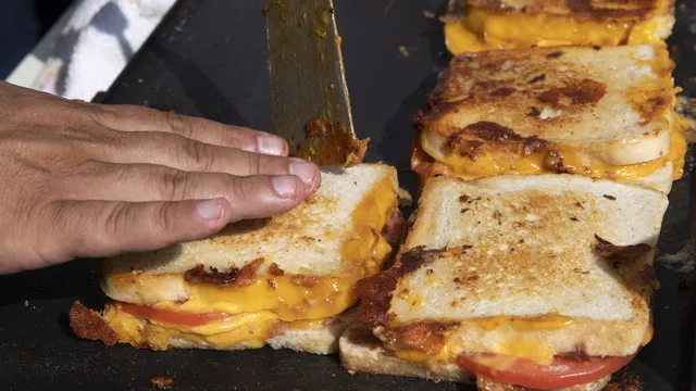 No sausages and bacon for breakfast for a healthy heart after 60
